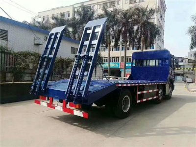 國6柳汽前四后四平板運輸車