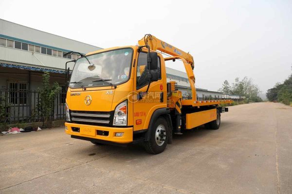 帶吊平板清障車(chē)價(jià)格貴嗎？